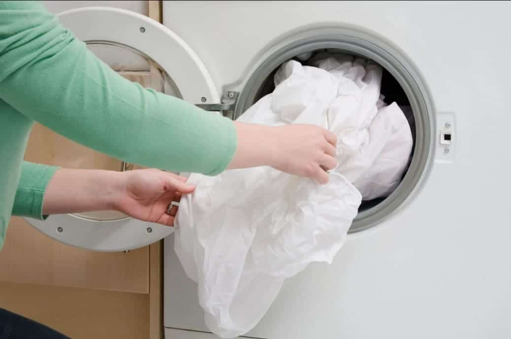 Giặt vỏ áo nệm bông ép bằng máy giặt 