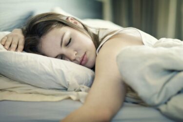 Kinh nghiệm chọn mua đệm cho người ngủ sấp tốt nhất 1 ngủ sấp