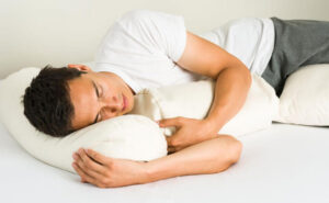 gối cho người nằm nghiêng tốt