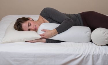 Top 6 chiếc gối ôm cao su được yêu thích nhất hiện nay 1 ngu voi goi 1 1
