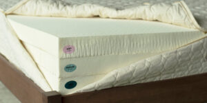 Nên nằm nệm cứng hay nệm mềm