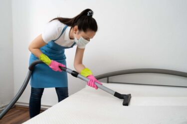 Tổng hợp những cách vệ sinh nệm ngủ đơn giản và hiệu quả nhất hiện nay 1 ve sinh nem2