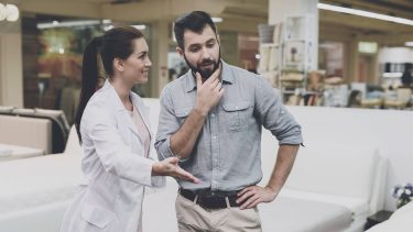 Phân biệt nệm lò xo thật giả bằng những cách đơn giản 1 Phân biệt nệm lò xo thật giả bằng những cách đơn giản