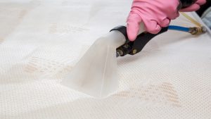 Hút bụi trên bề mặt đệm lò xo