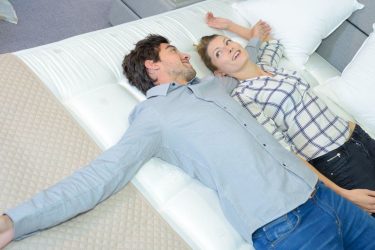 Cách giúp bạn phân biệt nệm giả, nệm thật 1 phân biệt nệm thật - giả