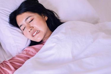 Nghiến răng khi ngủ: nguyên nhân, tác hại và cách điều trị hiệu quả 1 nghiến răng khi ngủ
