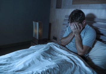 Tìm hiểu chi tiết: Giấc ngủ sau nỗi đau mất người thân 1 mất ngủ gây kiệt sức