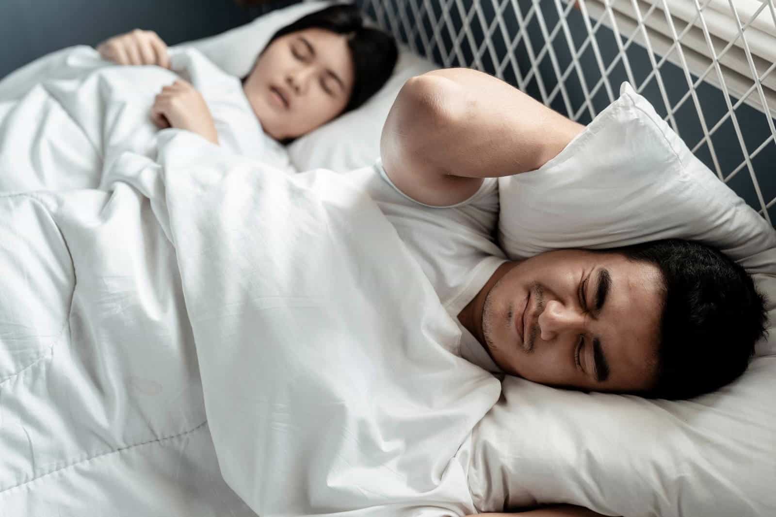 Mất ngủ vì giường kêu cọt kẹt, khó chịu