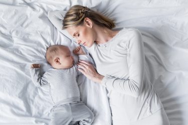 Ngủ chung với trẻ có những lợi ích và hạn chế gì? 1 Ngủ chung với trẻ