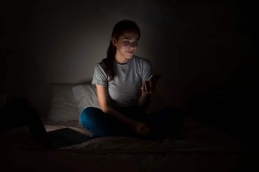 Ngủ trễ là gì? Những tác hại nghiêm trọng của việc ngủ trễ 1 Ngủ trễ là gì?