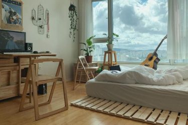 Cách thiết kế phòng ngủ phong cách Hàn Quốc đẹp, sang trọng, ấn tượng 1 chiếc rèm cửa nhẹ nhàng