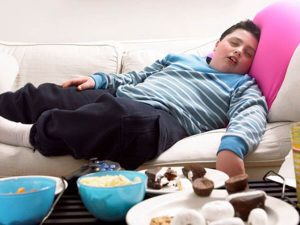 ăn quá no trước khi ngủ