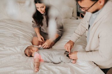 Trẻ sơ sinh mặc gì ngủ mùa đông? Hướng dẫn cách chọn quần áo mùa đông cho trẻ 1 trẻ sơ sinh mặc gì ngủ mùa đông