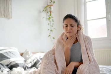 Những nguyên nhân khiến đau họng sau khi ngủ dậy đau họng sau khi ngủ dậy liên tiếp