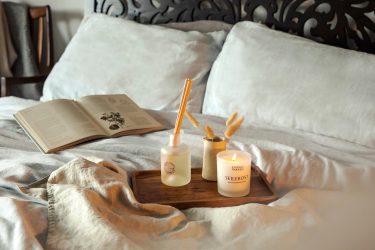 Cách dùng sáp thơm phòng ngủ, nến thơm phòng ngủ đúng cách sáp thơm để phòng ngủ của nhật