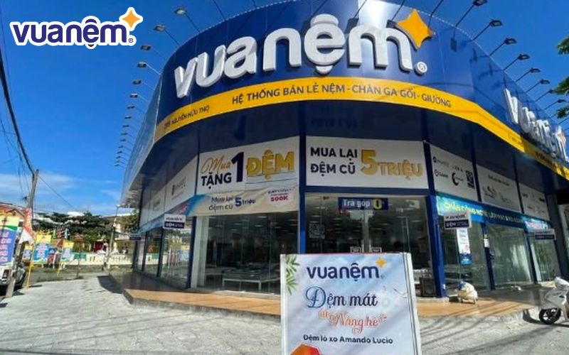 Vua Nệm là chuỗi bán lẻ nệm và chăn ga gối hàng đầu Việt Nam với hơn 150 showroom trên toàn quốc