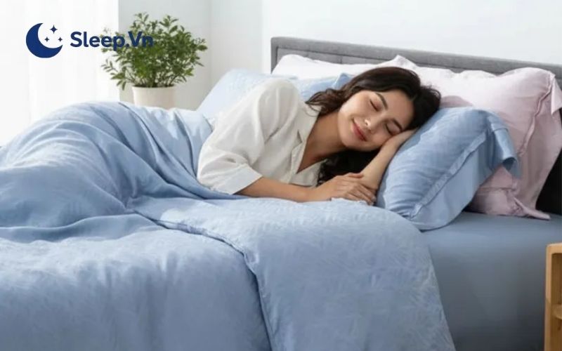 Nên chọn ga giường màu gì? Gợi ý 5 mẫu chăn ga đẹp, đáng mua 9 Bộ chăn ga Lụa tencel cao cấp Amando Lagom 5 chi tiết Màu Xanh dương