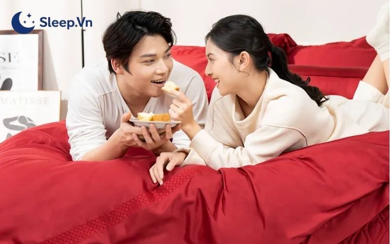 Chăn ga gối đệm cưới nên chọn màu gì? 4 màu sắc phù hợp 2 Bộ chăn ga gối đệm cưới màu đỏ mang ý nghĩa may mắn và gắn kết