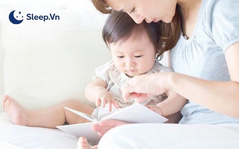 Bảng thời gian ngủ của trẻ theo từng độ tuổi - Mẹo giúp trẻ ngủ ngon 5 Đọc sách cho bé trước giờ đi ngủ