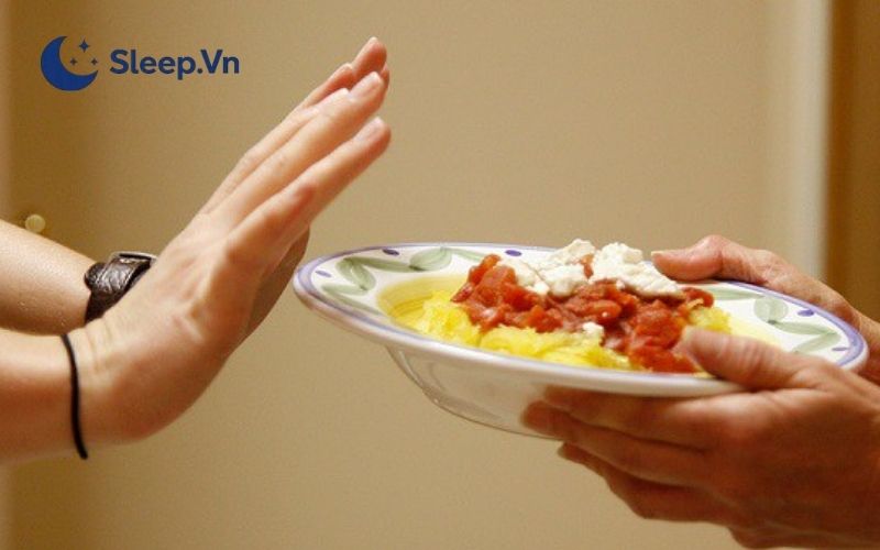 Giải đáp: Ngủ lúc 10h thì mấy giờ dậy để cơ thể luôn tỉnh táo? 4 Không ăn quá no hoặc ăn muộn buổi tối
