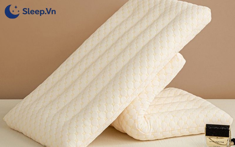Nên nằm gối cao hay thấp? Cách chọn độ cao gối phù hợp 4 Trẻ nhỏ hoặc người có thói quen nằm sấp có thể nằm gối thấp