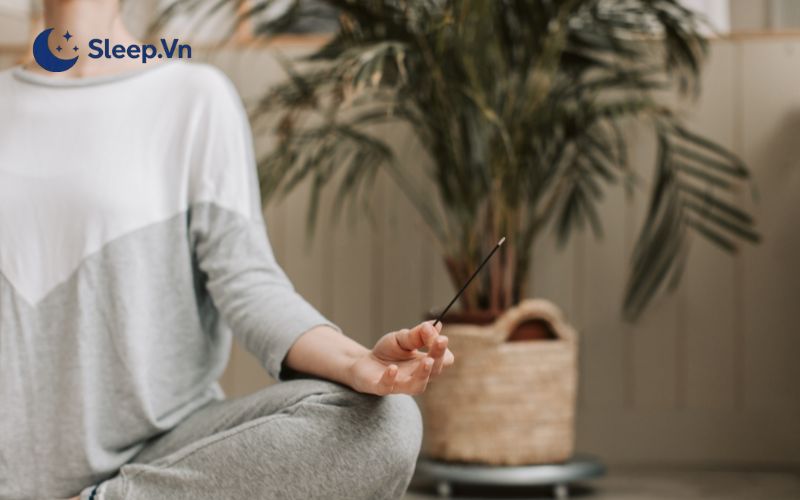 Muốn dậy lúc 5h sáng thì ngủ lúc mấy giờ để thức dậy tỉnh táo? 5 Thiền khoảng 10–15 phút trước khi đi ngủ