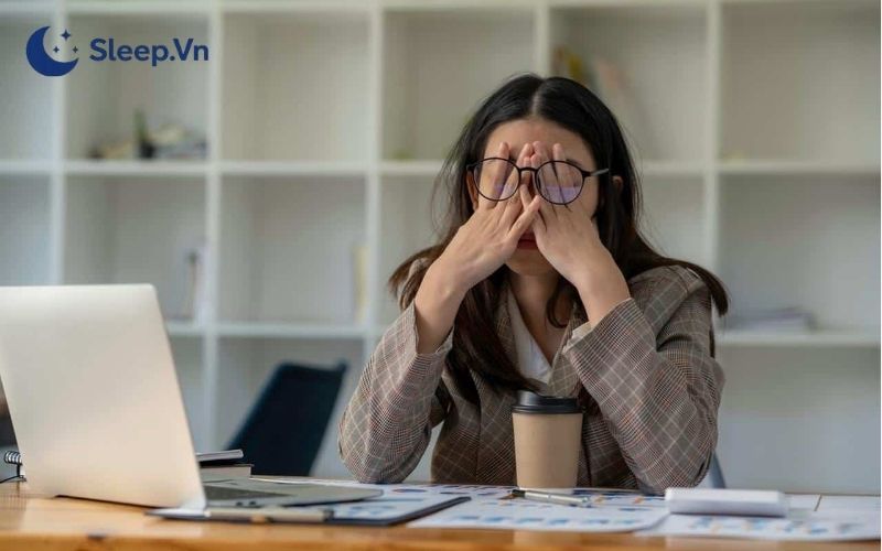 1 ngày ngủ 2 tiếng có sao không? 5 tác hại nghiêm trọng 4 Thiếu ngủ kéo dài làm giảm hiệu suất và tăng nguy cơ xảy ra sai sót
