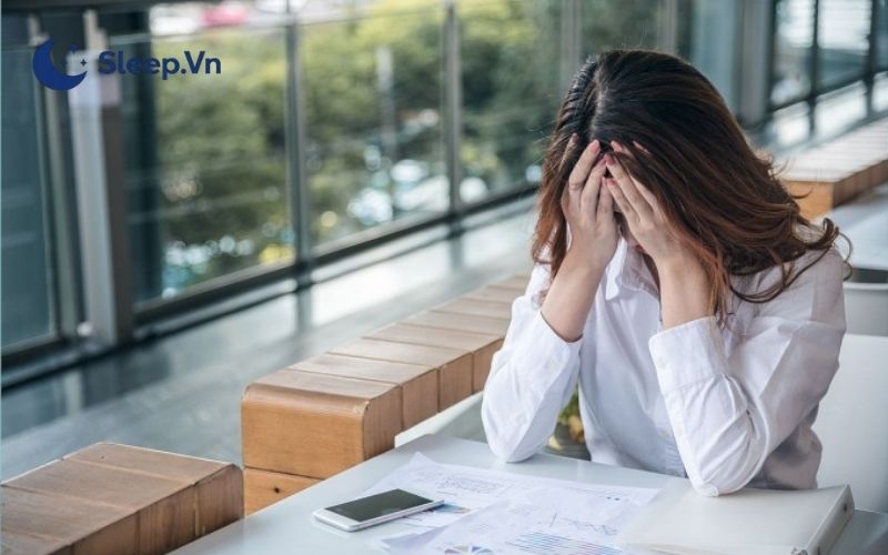 Đi ngủ lúc 12h đêm có sao không? Cách cải thiện giấc ngủ khoa học 3 Đi ngủ lúc 12h đêm có sao không - Ngủ muộn, thiếu ngủ sẽ làm tinh thần căng thẳng