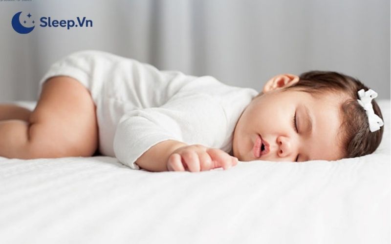 Tìm hiểu thời gian ngủ của trẻ sơ sinh theo từng tháng tuổi 3 Trẻ 6 - 8 tháng tuổi thường ngủ khoảng 14 giờ mỗi ngày