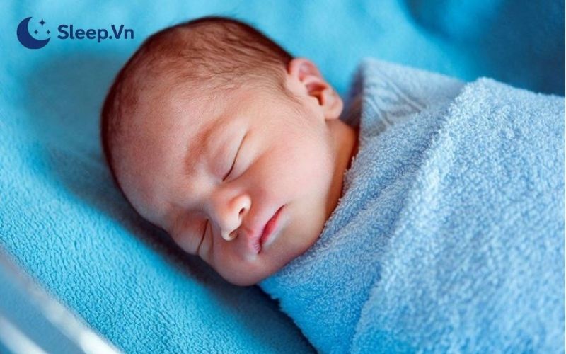 Tìm hiểu thời gian ngủ của trẻ sơ sinh theo từng tháng tuổi 2 Trẻ sơ sinh dưới 2 tháng tuổi thường ngủ 16 - 18 giờ mỗi ngày
