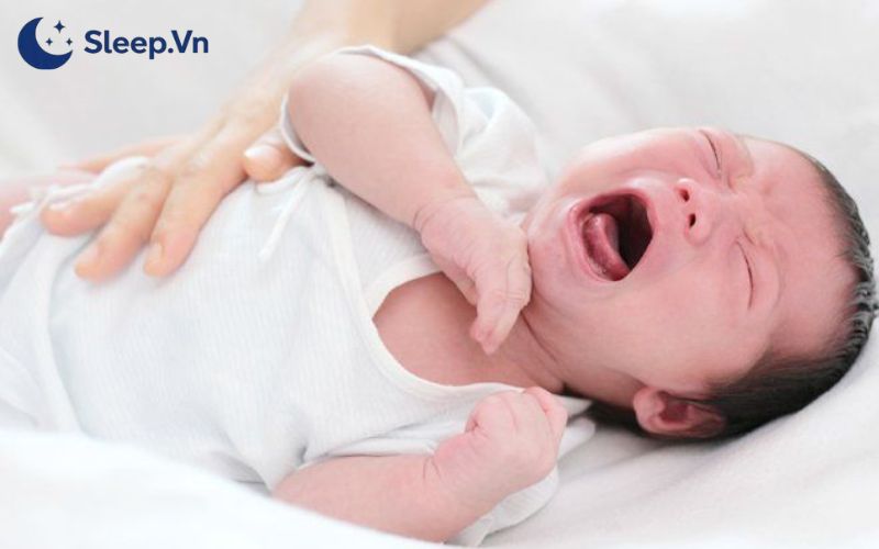 Bé khó chịu trong người dẫn đến khó vào giấc