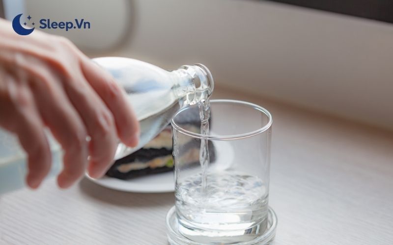 Mẹ bầu mất ngủ 3 tháng cuối: Nguyên nhân và cách cải thiện 4 Hạn chế uống nhiều nước sát giờ đi ngủ